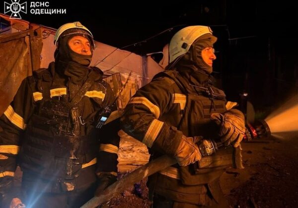 Атака дронов на Одесщину: в Измаиле повреждена инфраструктура, школы переходят на дистанционку Атака дронов на Одесщину: в Измаиле повреждена инфраструктура, школы переходят на дистанционку