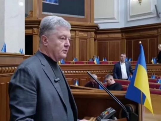 Напередодні Дня Гідності в Порошенка намагаються зачистити згадки про те, що він був співзасновником Партії регіонів, — Валентин Гладких
