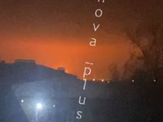 Дрони спалили НПЗ на Кубані: палає завод, влада заявила про збиття майже ста безпілотників (фото, відео)