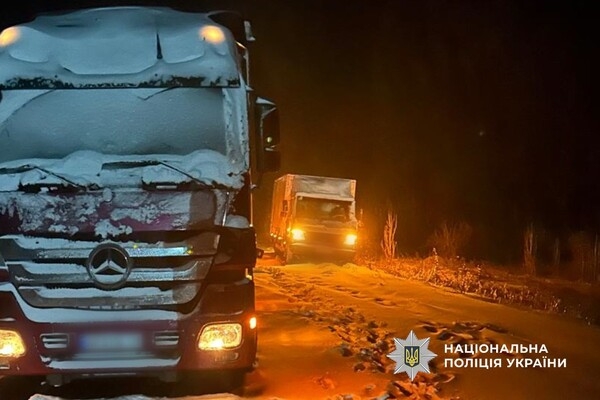 В Одесской области водители попали в снежную ловушку: на помощь пришли полиция и ГСЧС