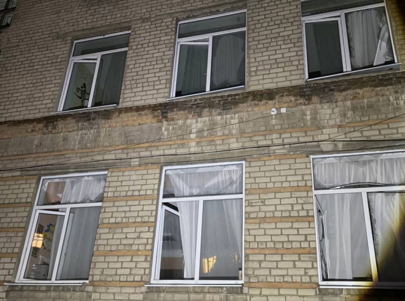 Масована атака на Дніпро: пошкоджено багатоповерхівки та навчальні заклади, є постраждалі (фото, відео)