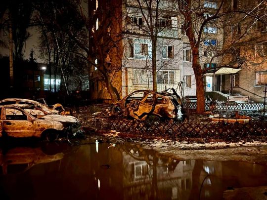 Масована атака на Дніпро: пошкоджено багатоповерхівки та навчальні заклади, є постраждалі (фото, відео)