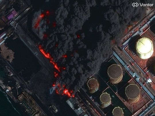 Дрони б’ють без зупину: сьомий день поспіль атакують стратегічний порт рф Усть-Луга (відео)