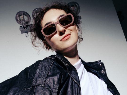 Ностальгія за безтурботним життям: співачка Gezweirdo презентувала оригінальний трек
