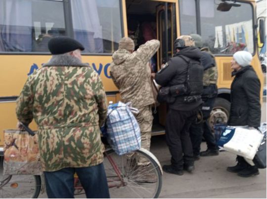 Окупанти викрали і вивезли в росію мешканців села, що відмовилися від евакуації на Сумщині, — ЗМІ (фото)