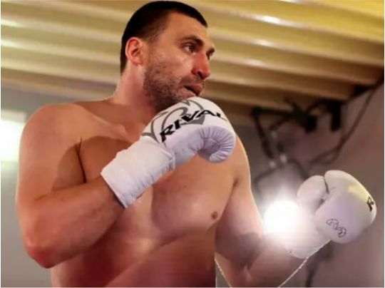 Українець Вихрист розбив обличчя 124-кілограмовому екссупернику Кличка та захистив титул (відео)