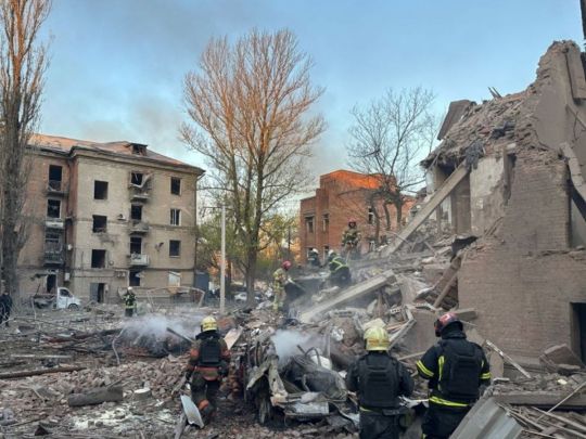 Нічний удар ворога: у Дніпрі руйнування та багато поранених, Біла Церква у диму (фото, відео)