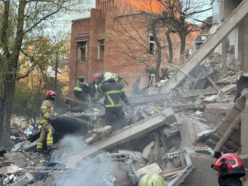 Нічний удар ворога: у Дніпрі руйнування та багато поранених, Біла Церква у диму (фото, відео)