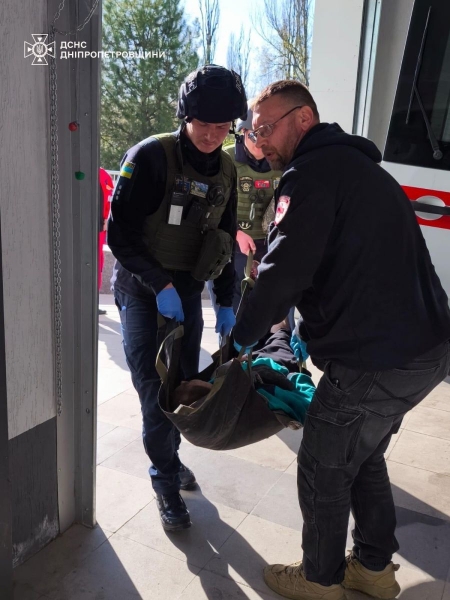 Терор проти цивільних: ворог атакував маршрутку в центрі Нікополя, багато жертв (фото)
