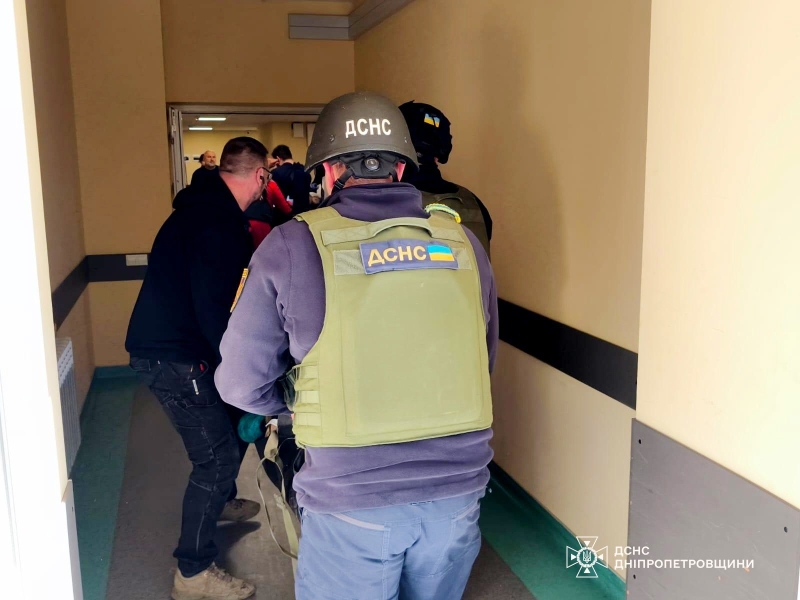 Терор проти цивільних: ворог атакував маршрутку в центрі Нікополя, багато жертв (фото)