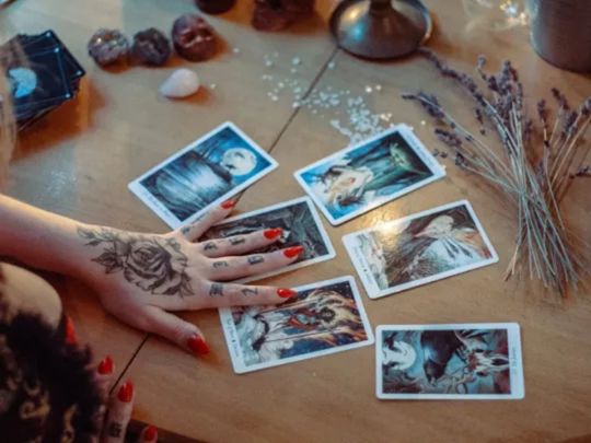 Ракам — «Верховна Жриця» та приховані знаки, Тельцям — «Туз Пентаклів» і шанс, яким варто скористатися: Таро-прогноз на 25 травня