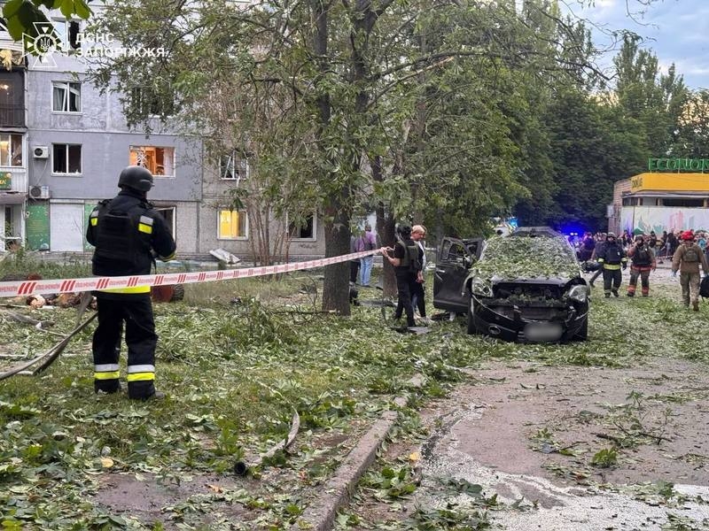 Горять будинки, міста без світла і води, є загиблі, серед поранених — діти: Росія атакувала українські міста (фото)