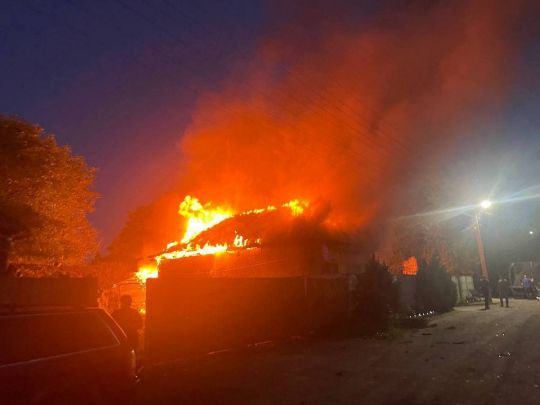 Горять будинки, міста без світла і води, є загиблі, серед поранених — діти: Росія атакувала українські міста (фото)