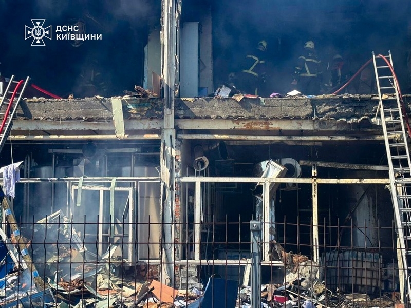 Ворог атакував завод «Яготинське для дітей» на Київщині, загинули працівники (фото)