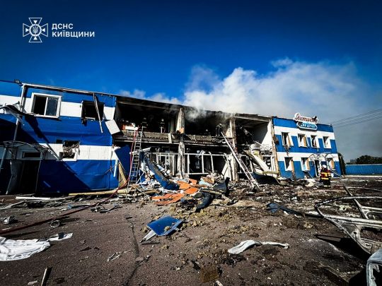 Ворог атакував завод «Яготинське для дітей» на Київщині, загинули працівники (фото)